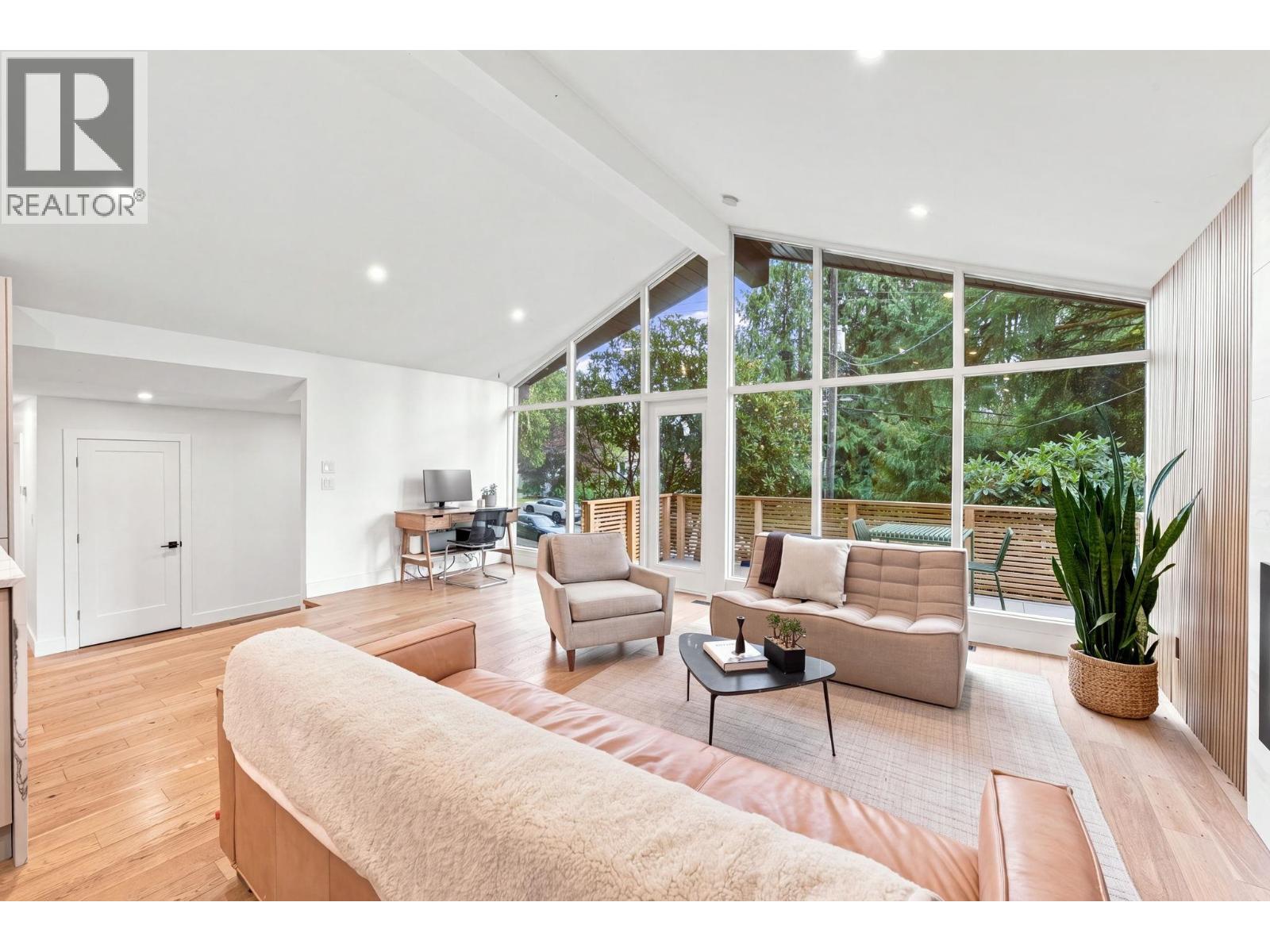 4646 COVE CLIFF ROAD, North Vancouver