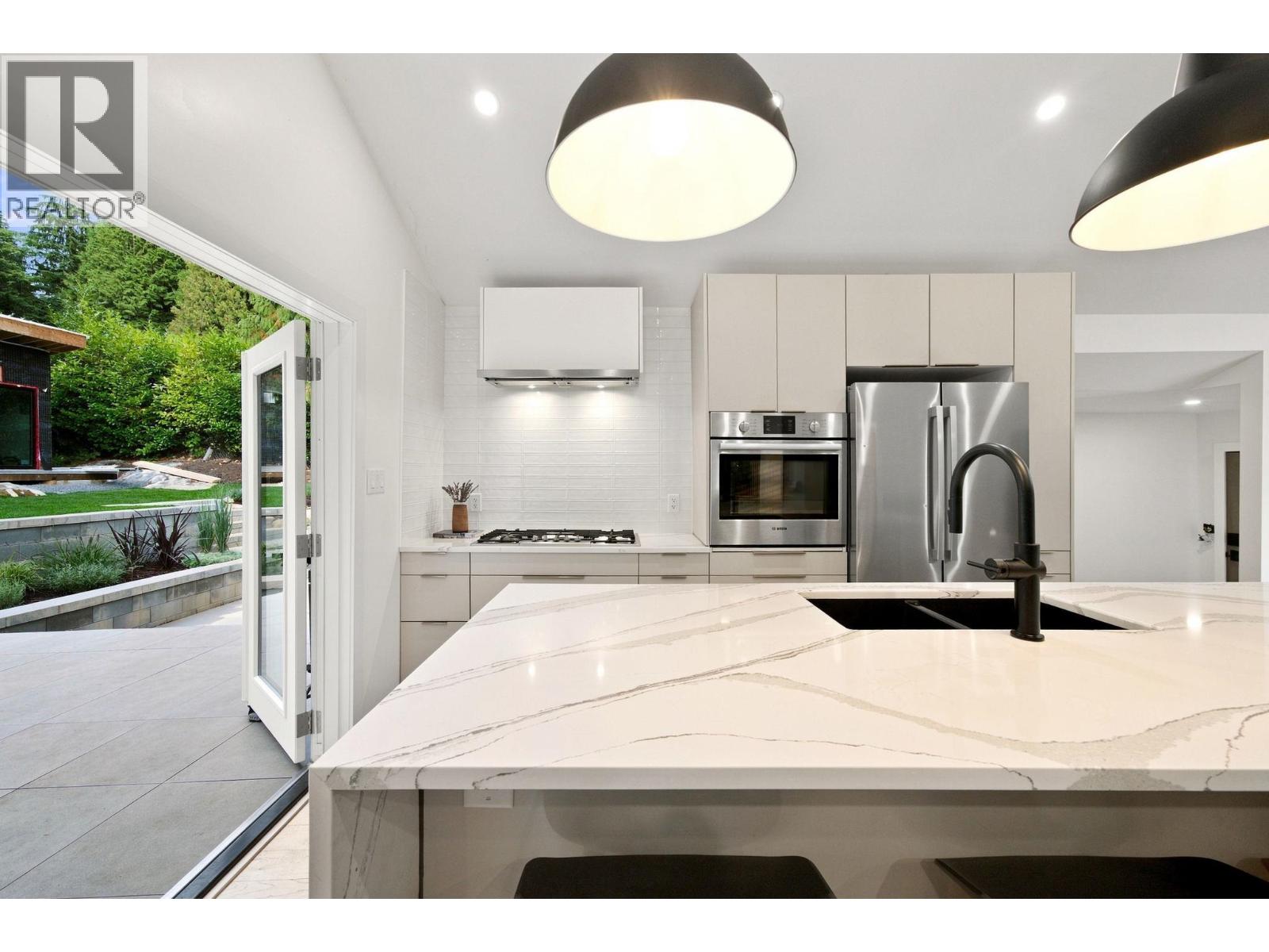 4646 COVE CLIFF ROAD, North Vancouver