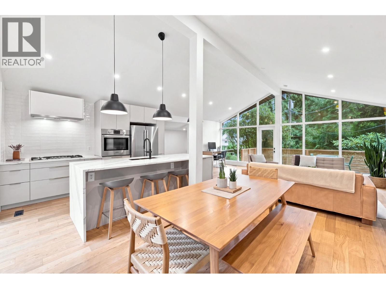 4646 COVE CLIFF ROAD, North Vancouver