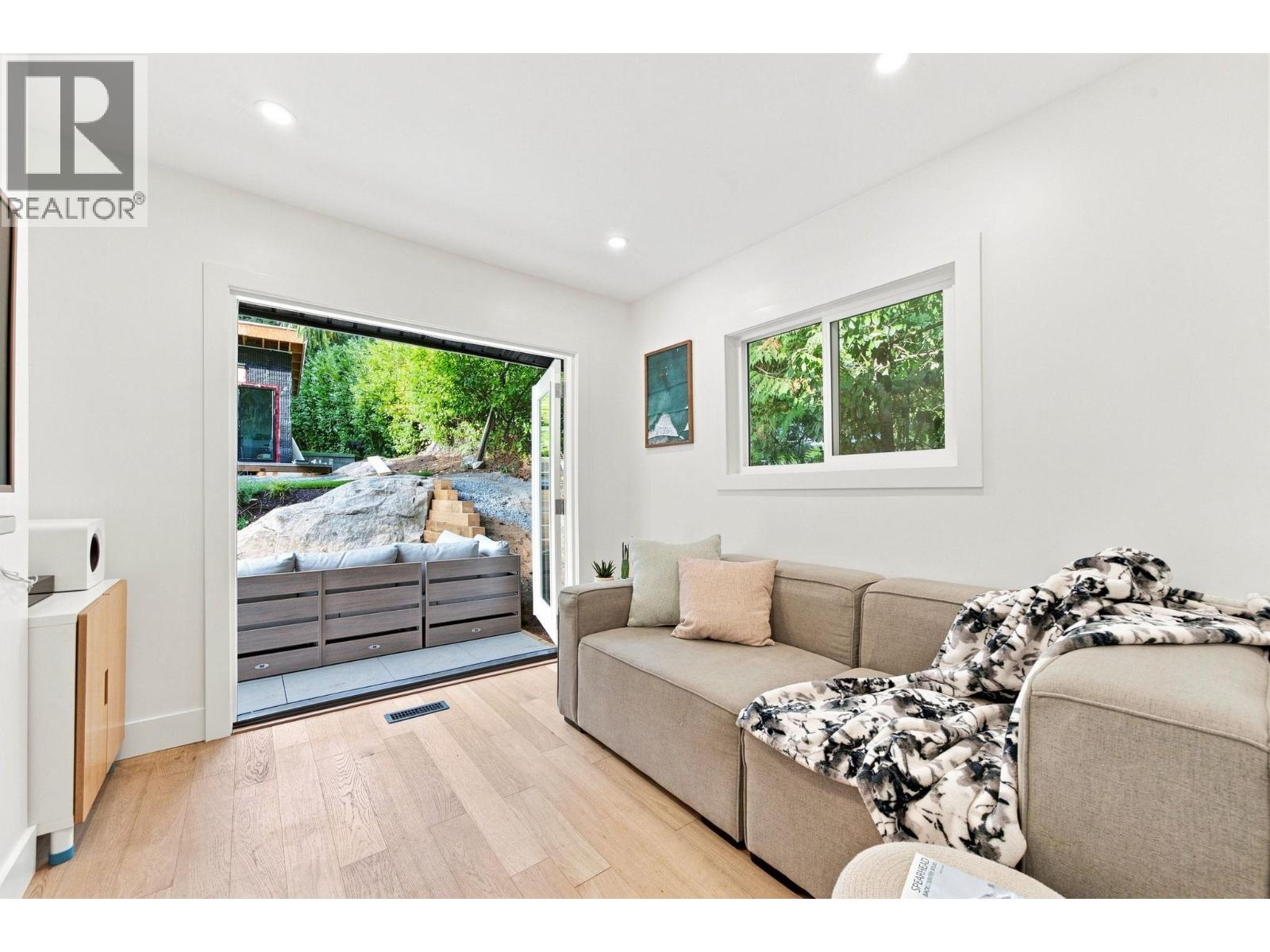 4646 COVE CLIFF ROAD, North Vancouver