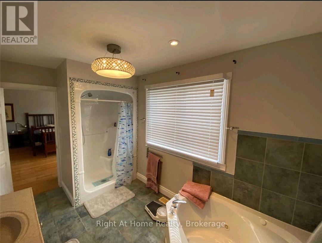 Main- 40 Prospect Street, Clarington, ON photo 10