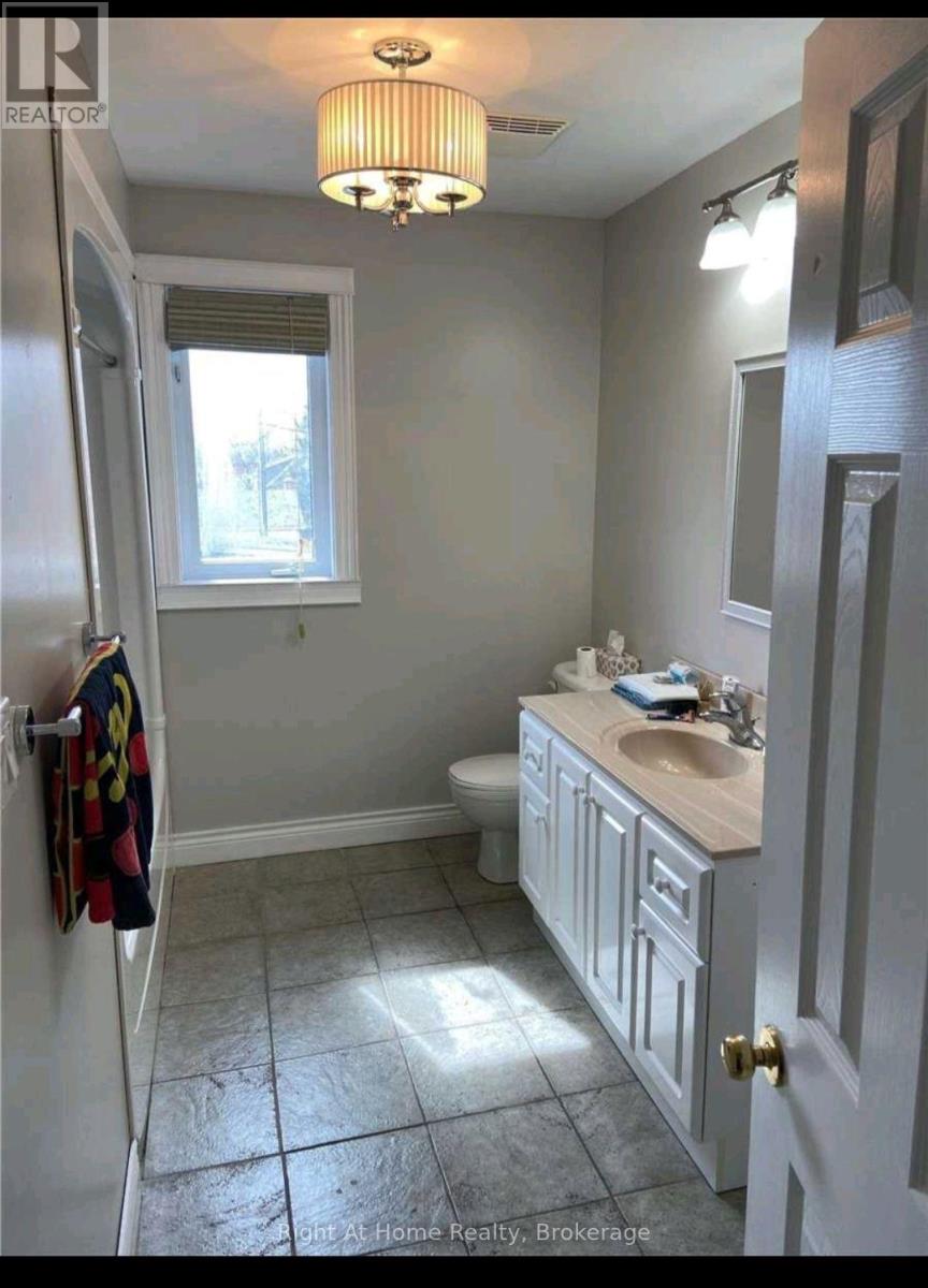 Main- 40 Prospect Street, Clarington, ON photo 12