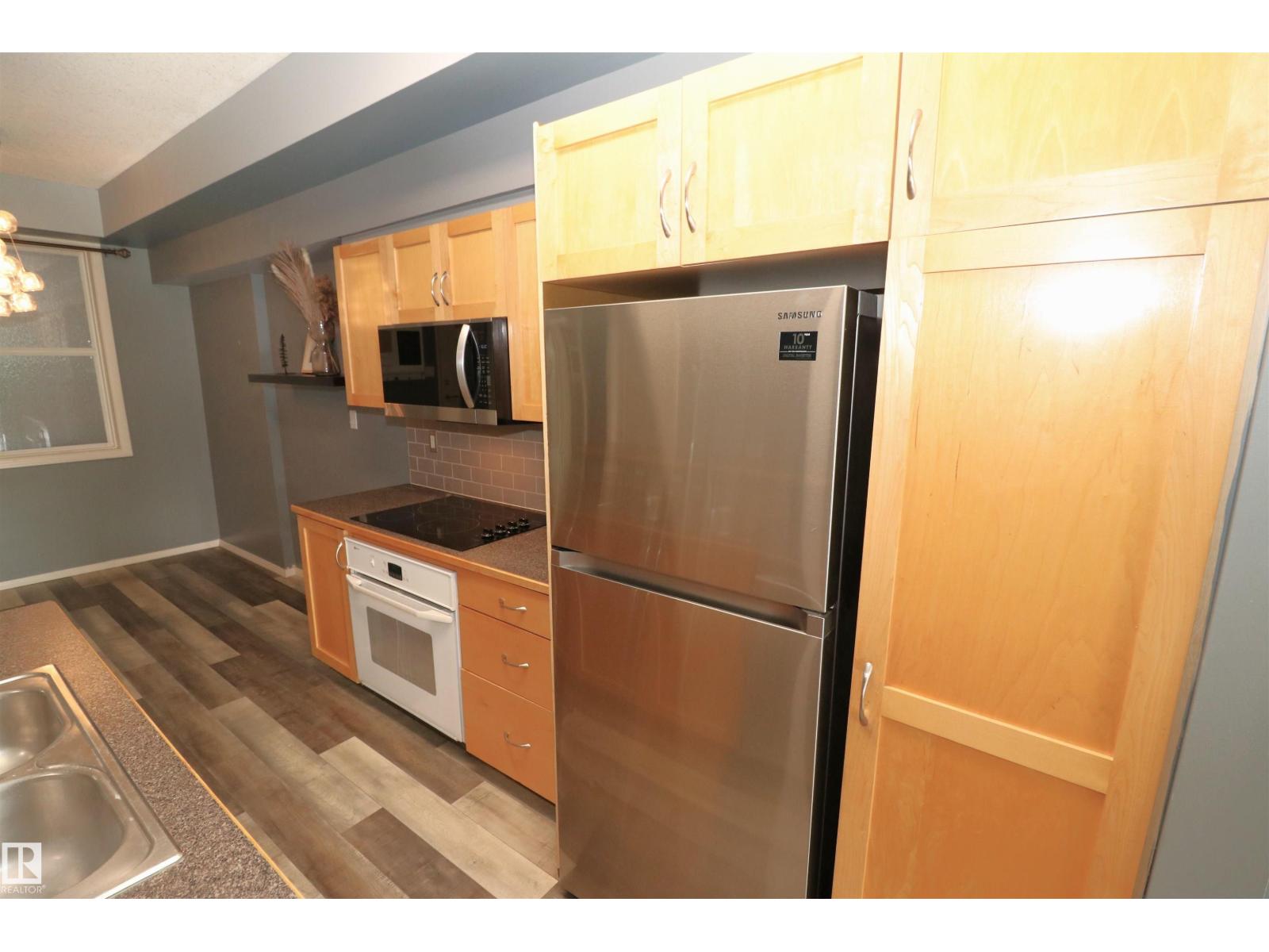#103 9804 101 ST NW - 11