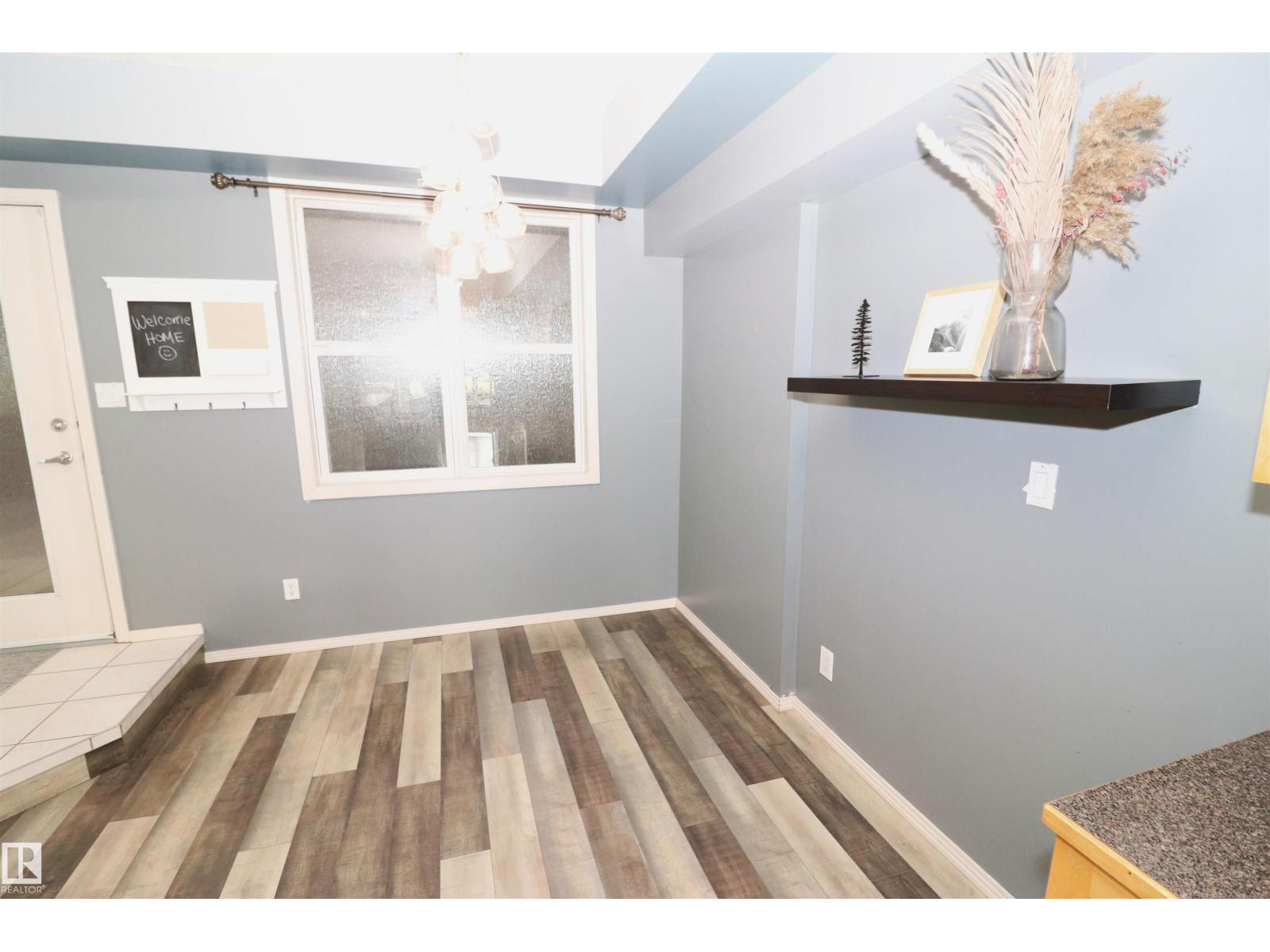 #103 9804 101 ST NW - 4