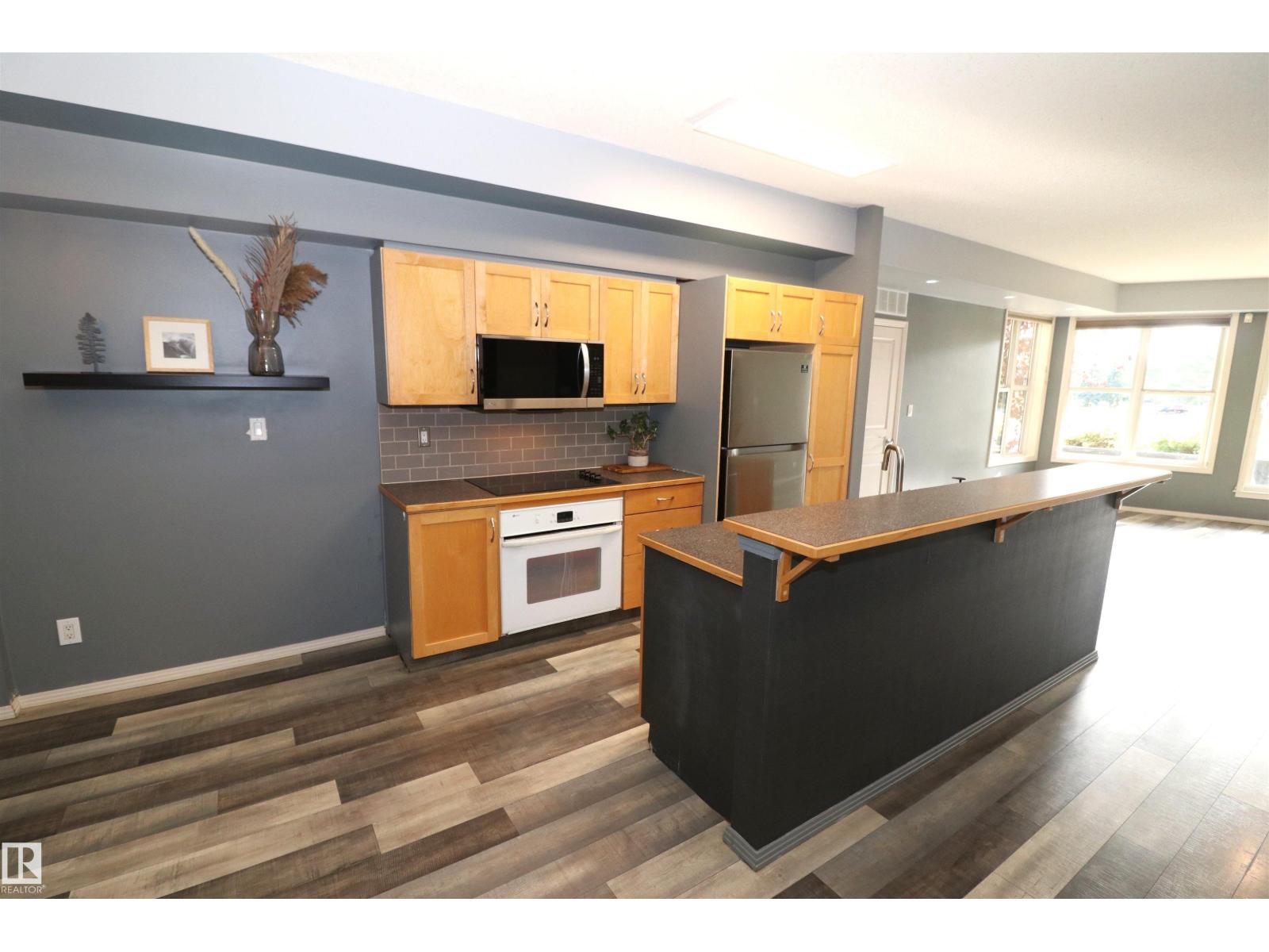 #103 9804 101 ST NW - 7