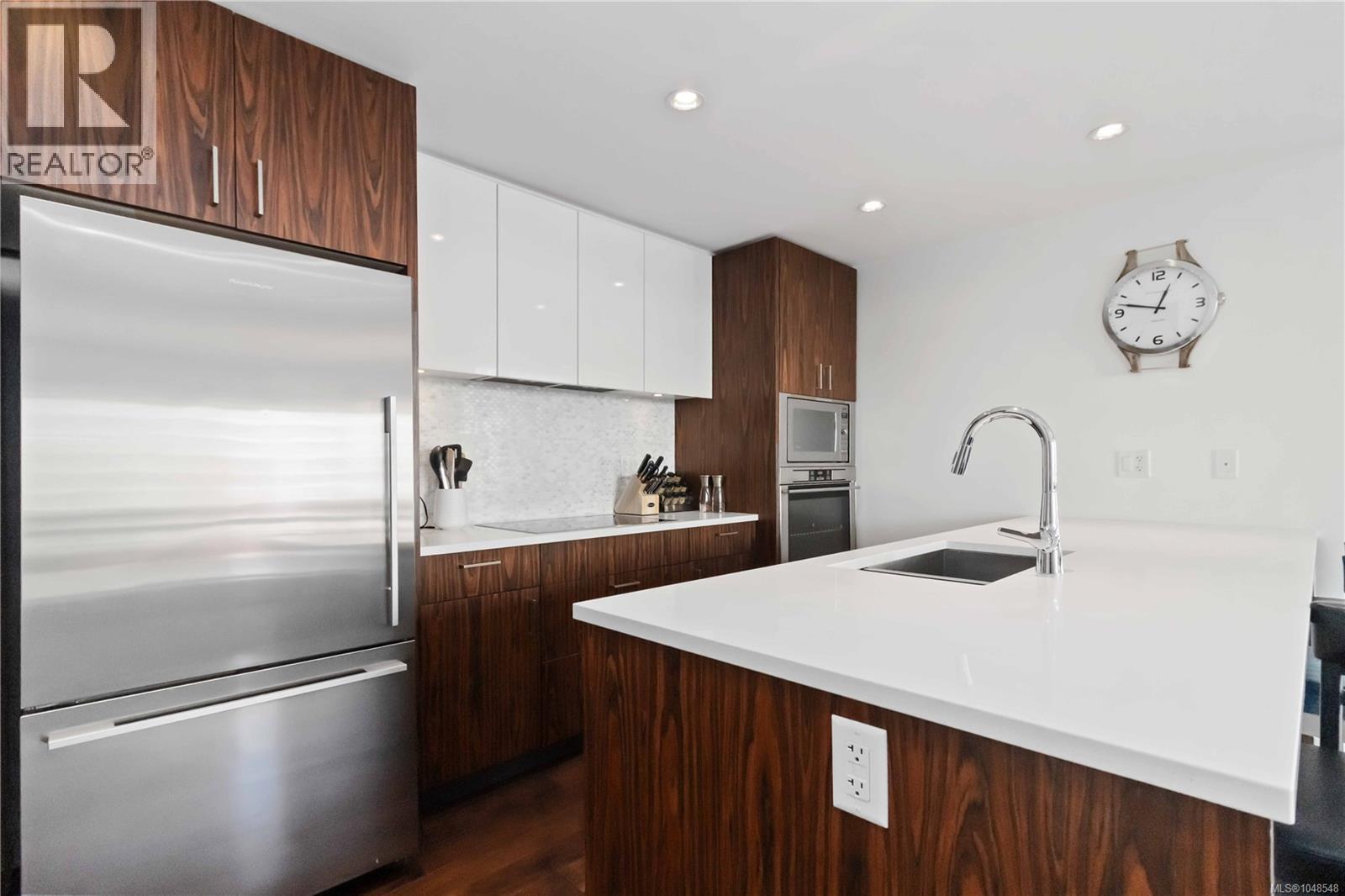 #302 838 Broughton St - 10