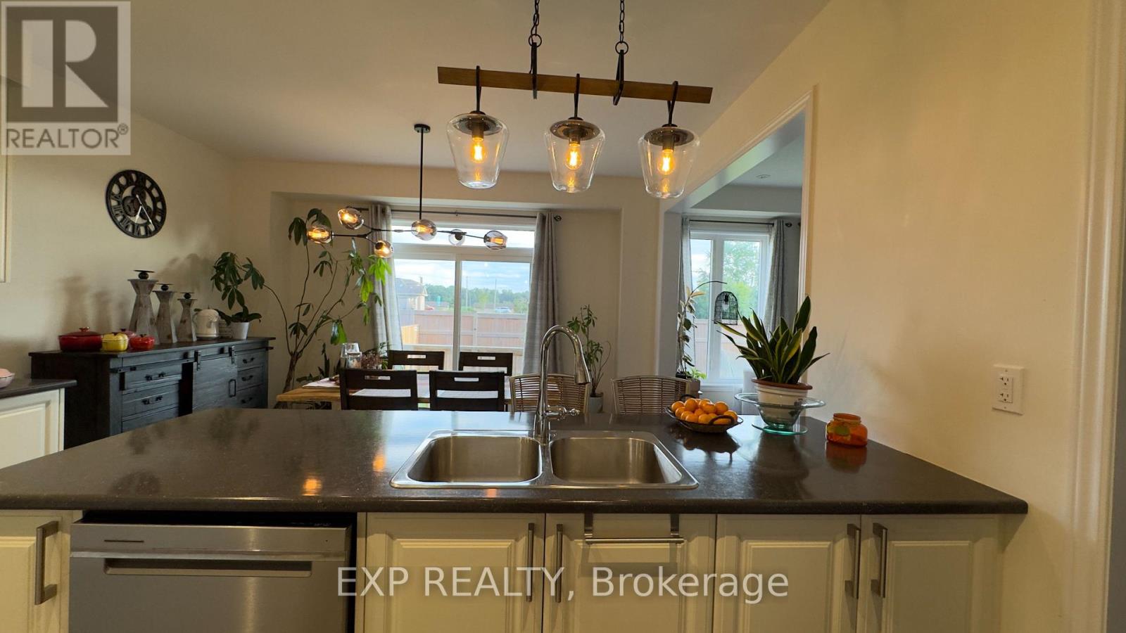 190 EXPLORER WAY - 3