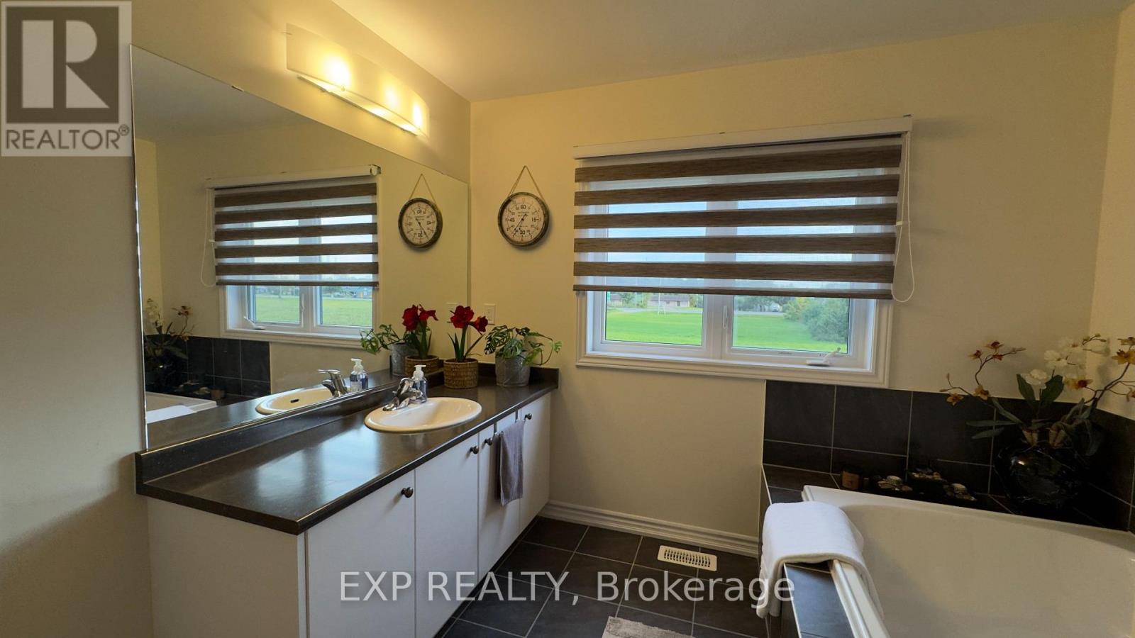 190 EXPLORER WAY - 41