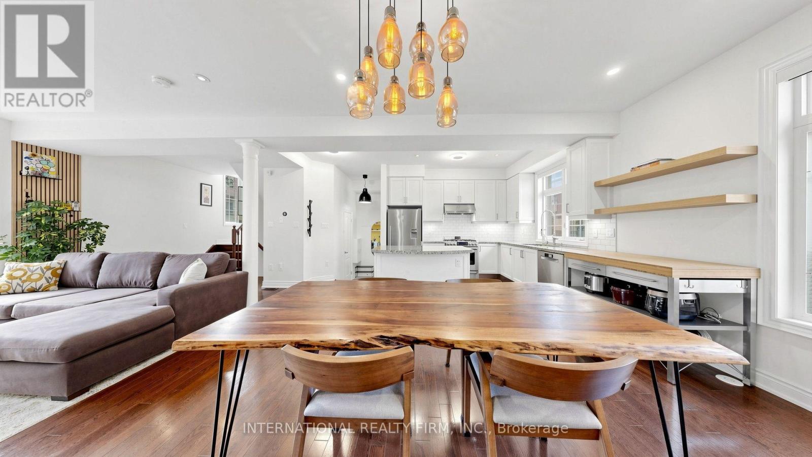 110 LORRAINE DRIVE - 19