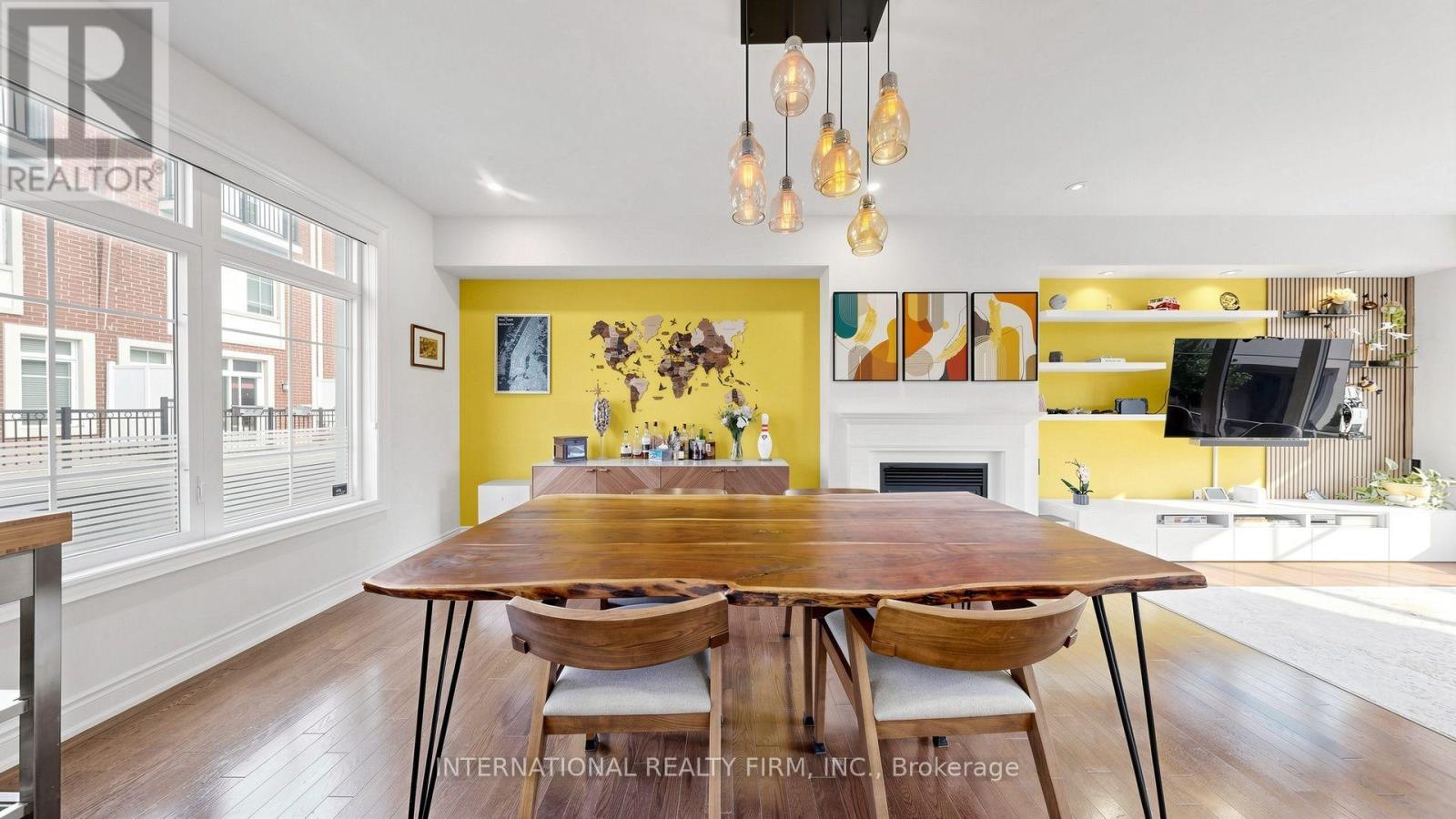 110 LORRAINE DRIVE - 22