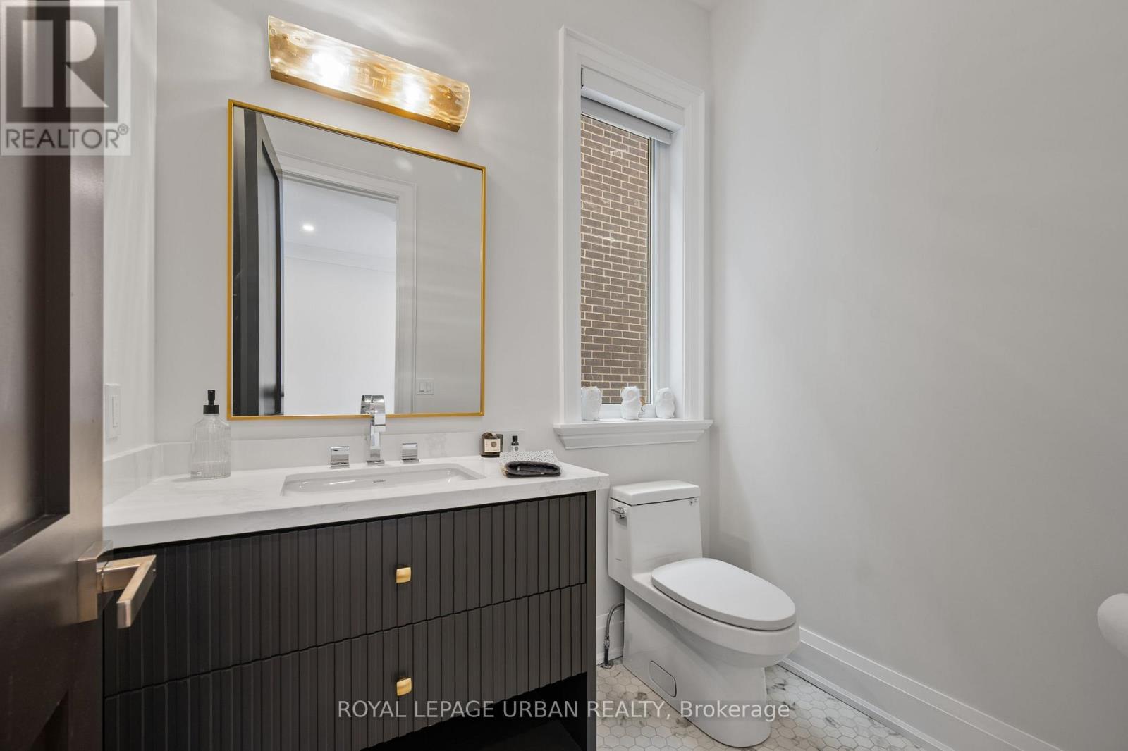 2540 ST CLAIR AVENUE E - 23