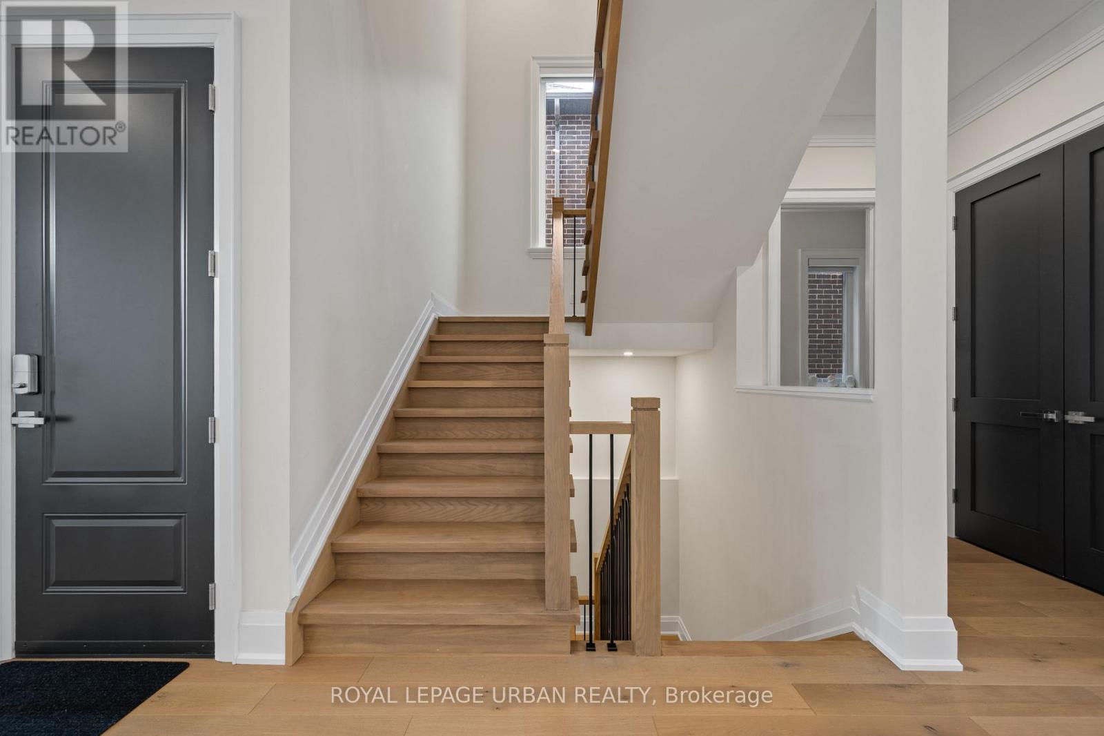 2540 ST CLAIR AVENUE E - 24