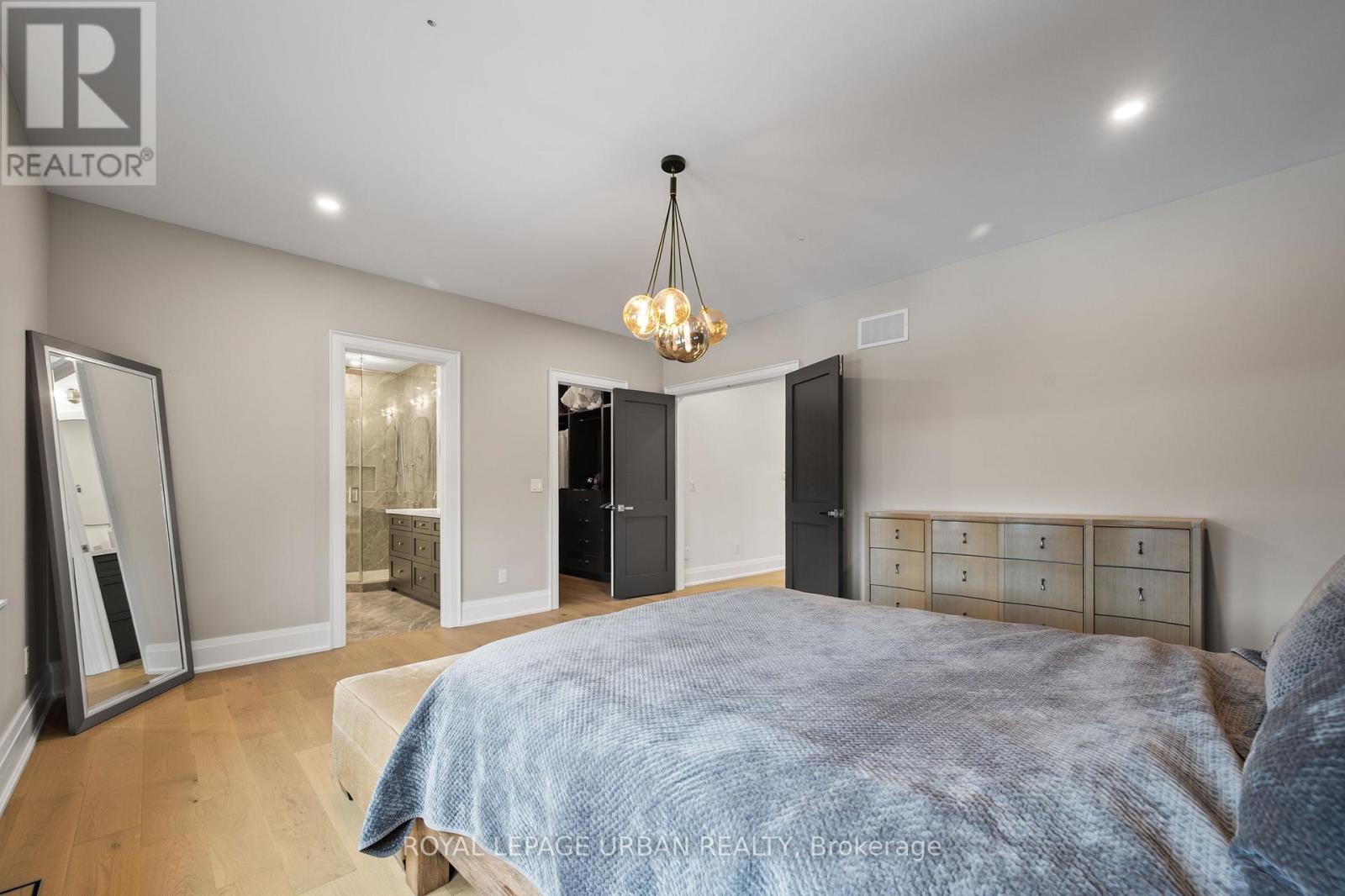 2540 ST CLAIR AVENUE E - 26