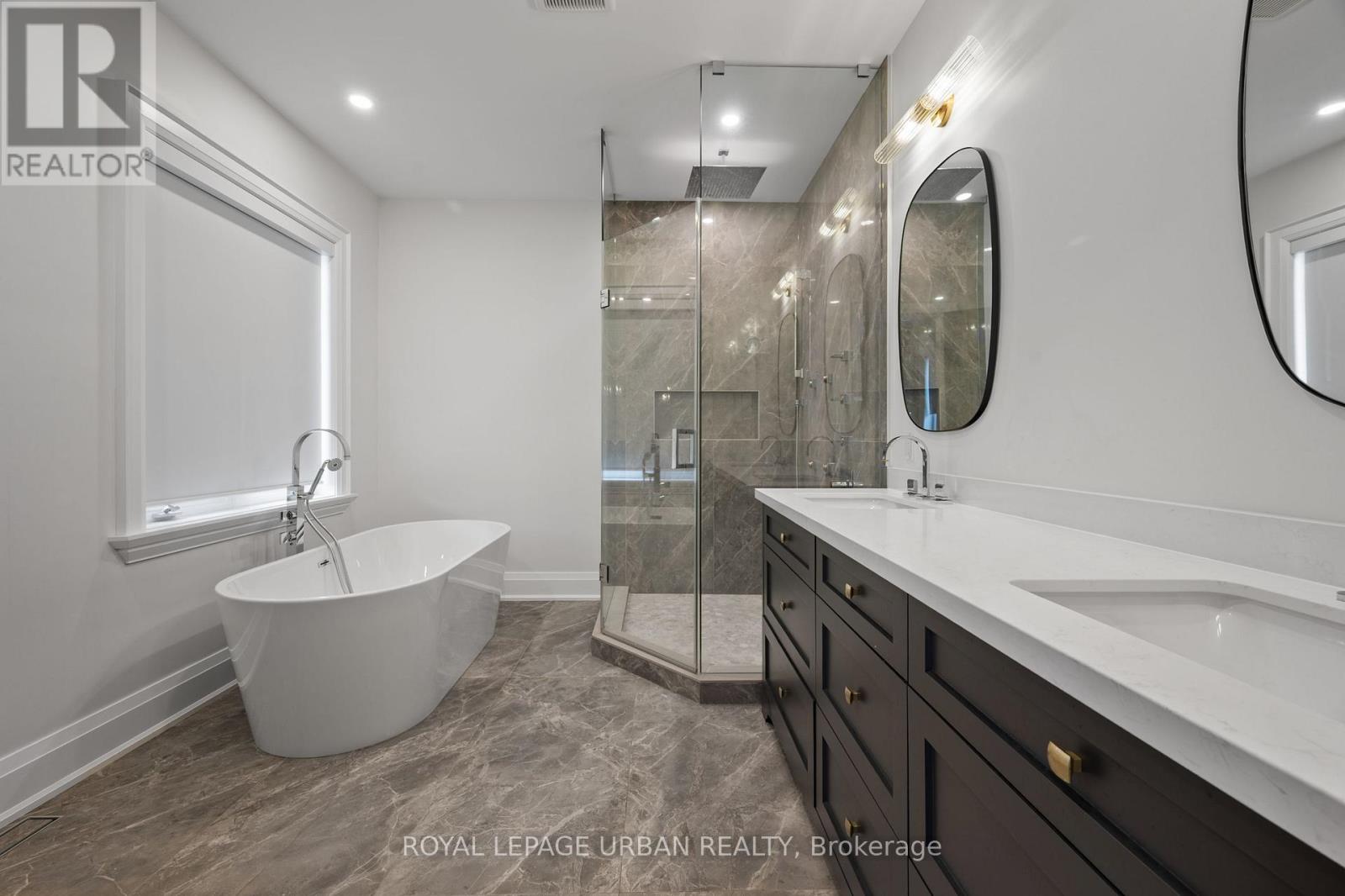 2540 ST CLAIR AVENUE E - Image 31