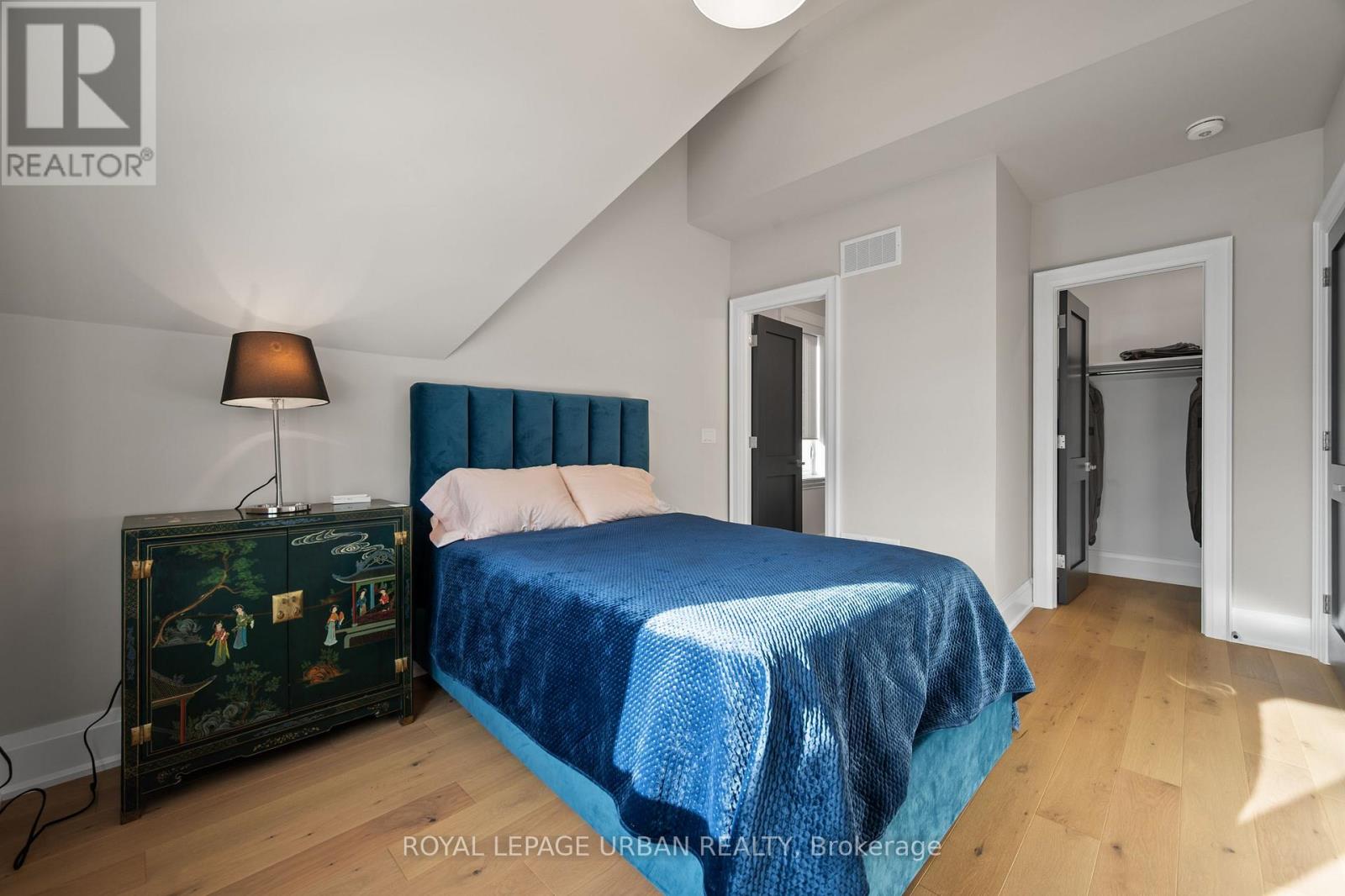 2540 ST CLAIR AVENUE E - 37