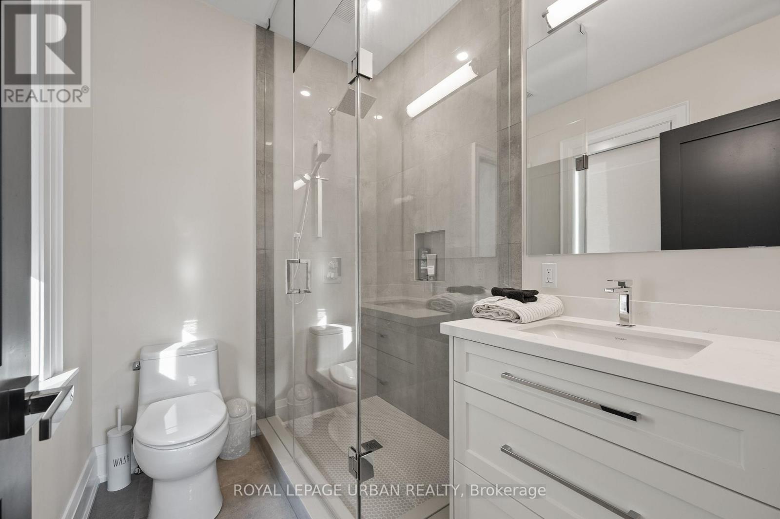 2540 ST CLAIR AVENUE E - Image 38
