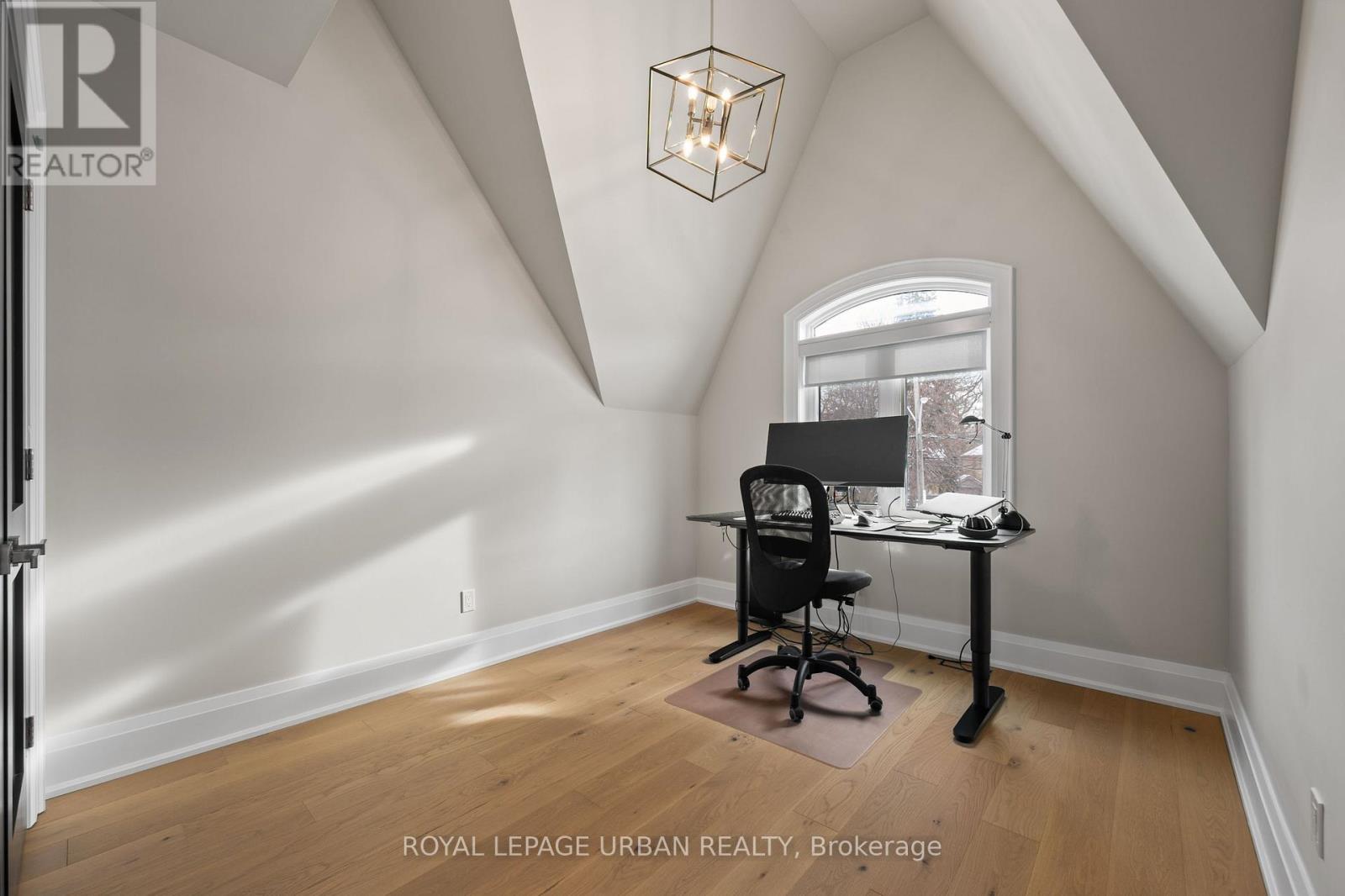 2540 ST CLAIR AVENUE E - Image 39