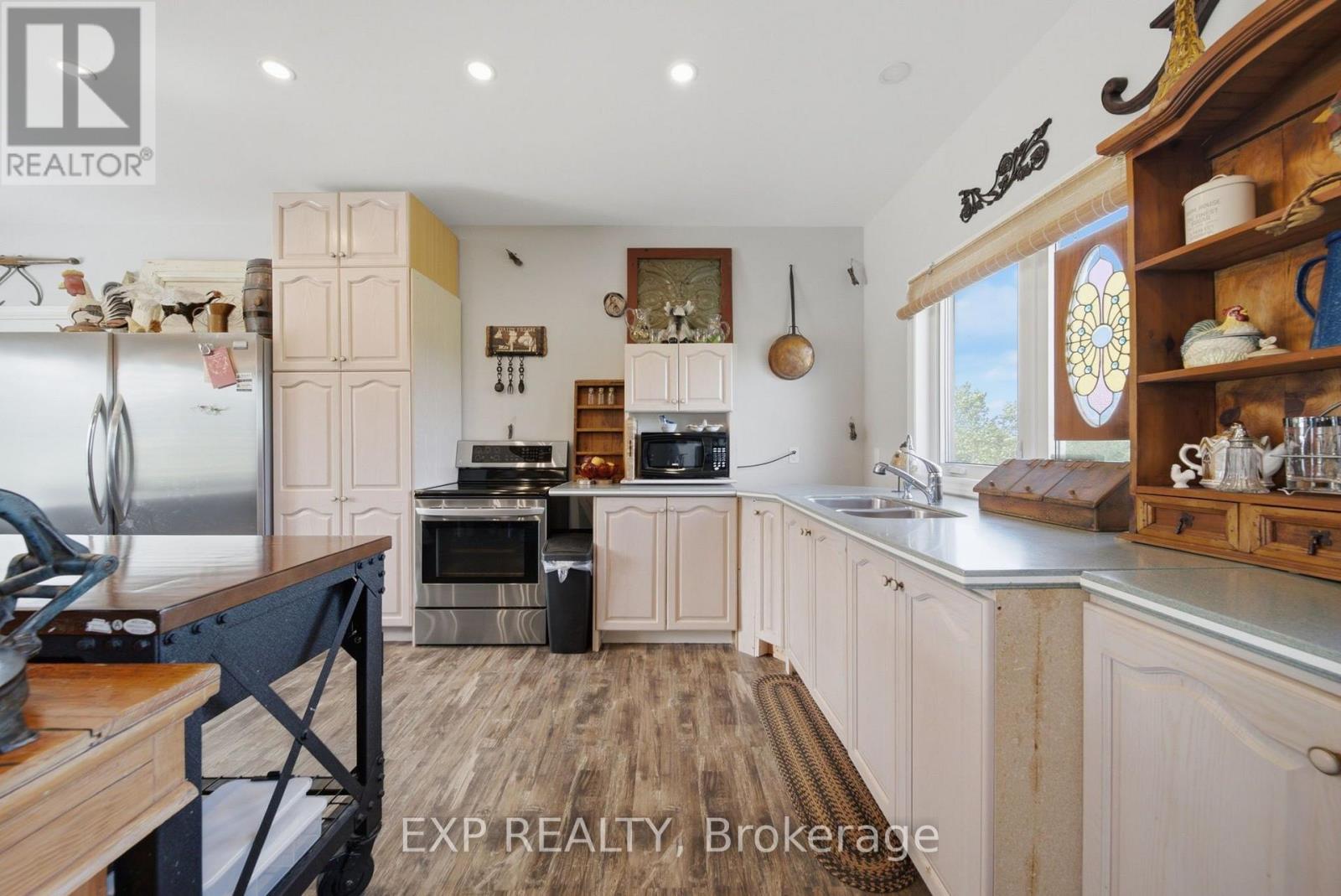 2166 VICTORIA ROAD - 20