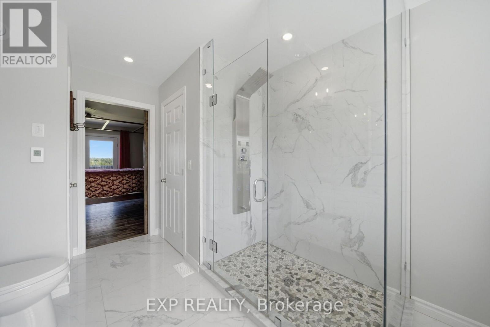 2166 VICTORIA ROAD - 27
