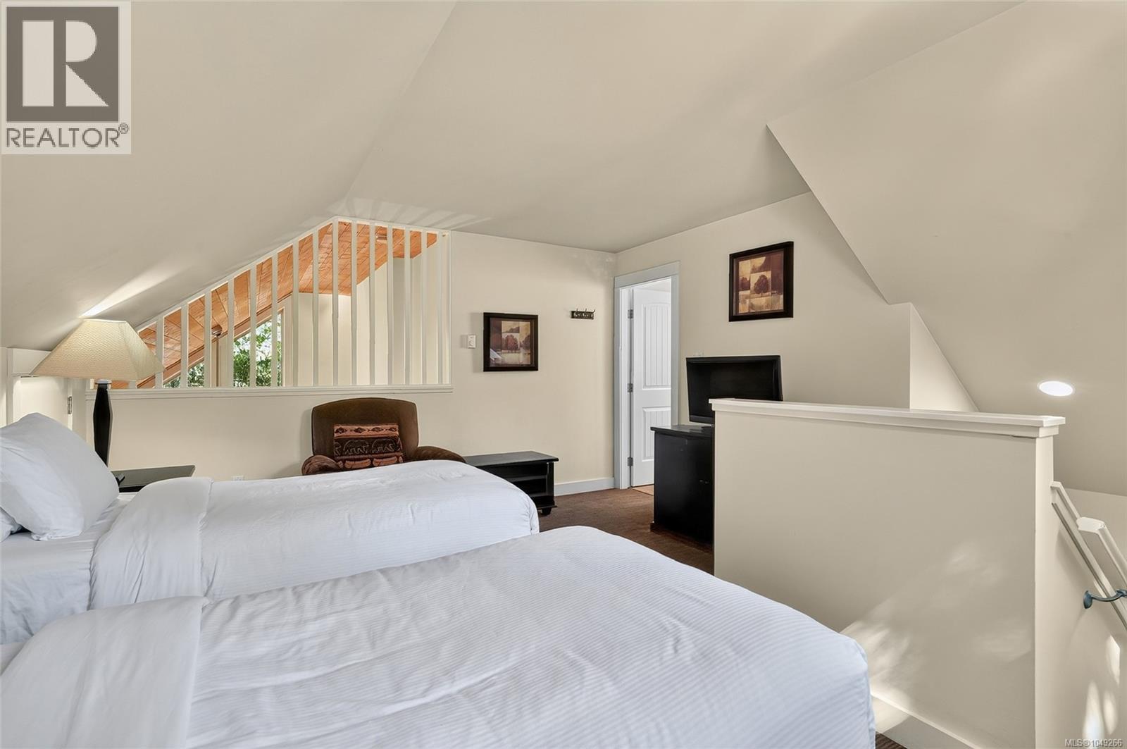 107 1080 Resort Dr, Parksville