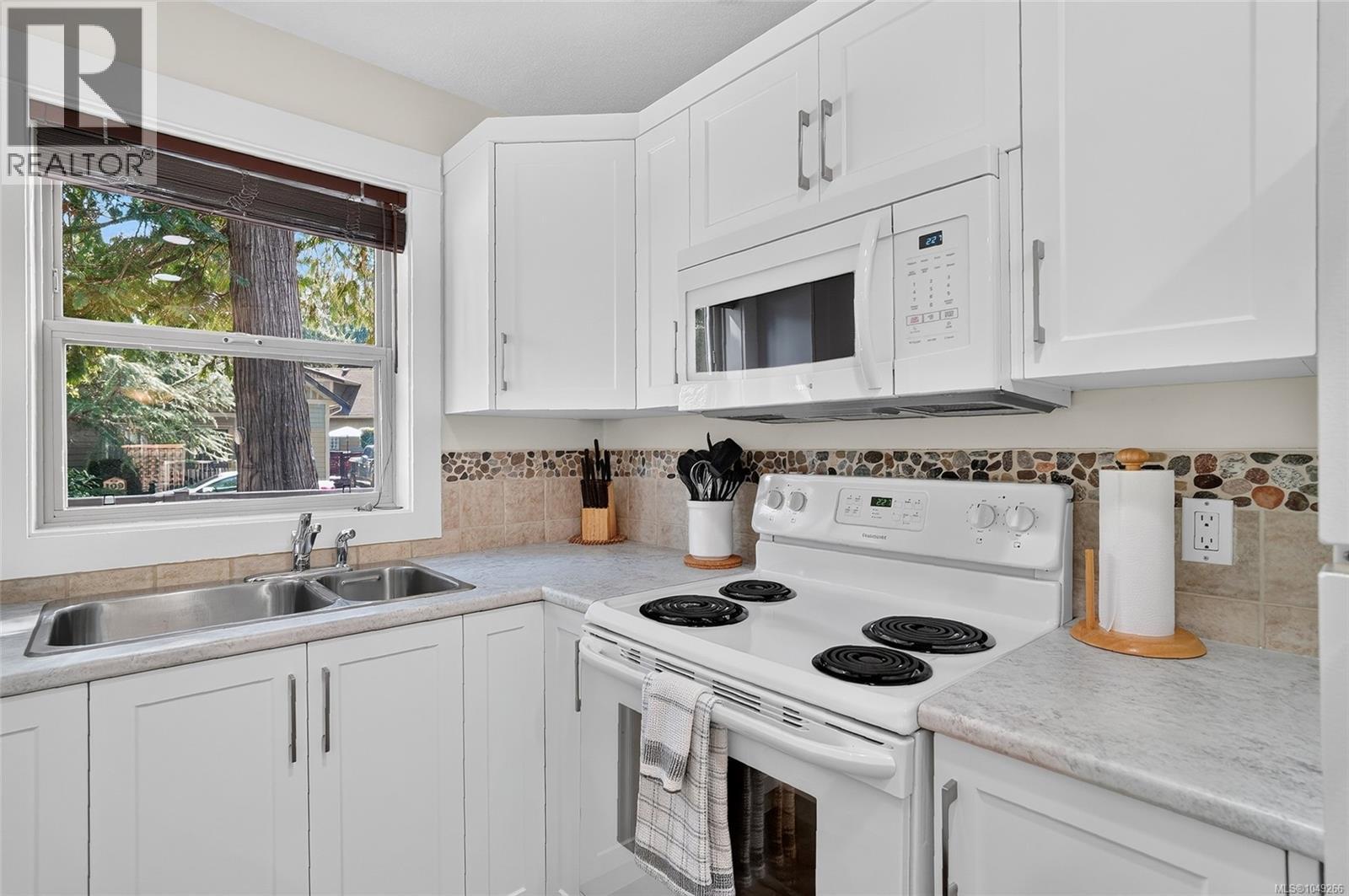 107 1080 Resort Dr, Parksville