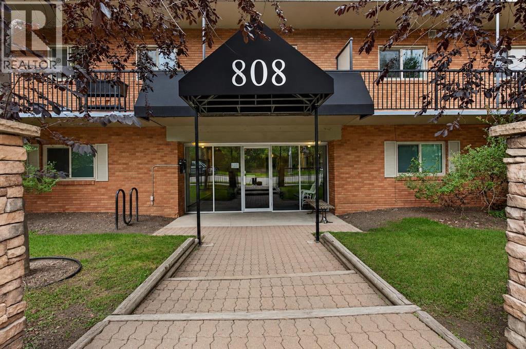 #205 808 Royal Avenue SW - 1