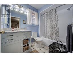 8 Closs Square, Aurora, ON L4G5H7 Photo 11