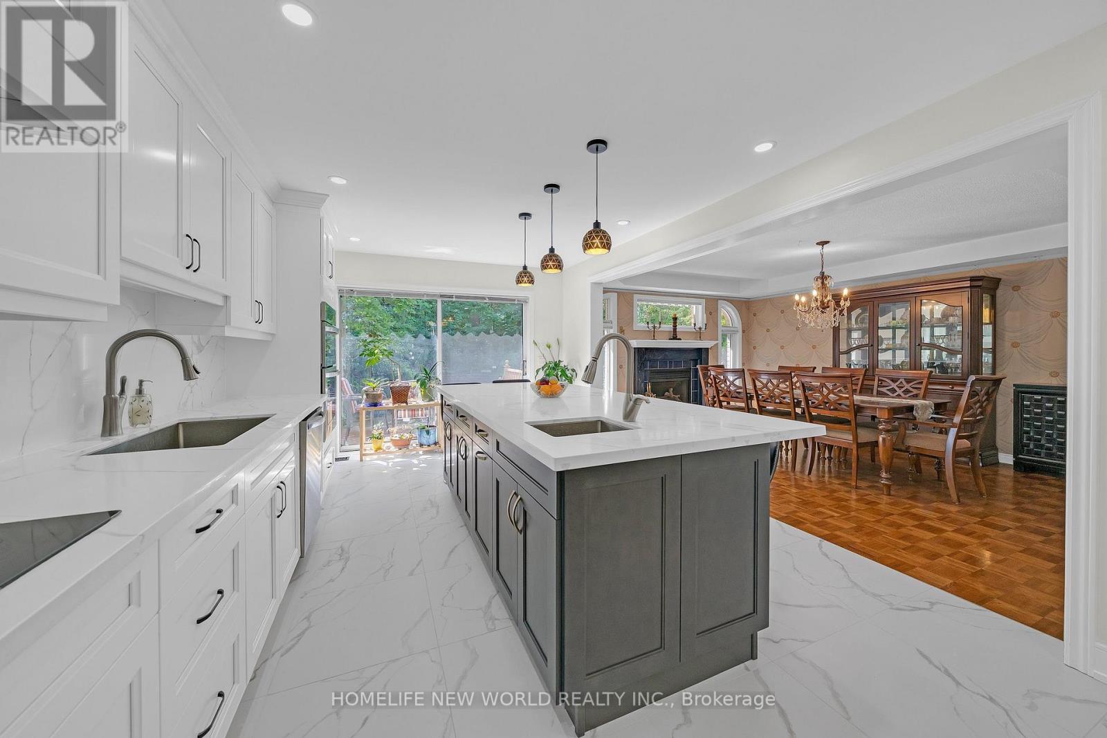 2326 YORKTOWN CIRCLE - 17