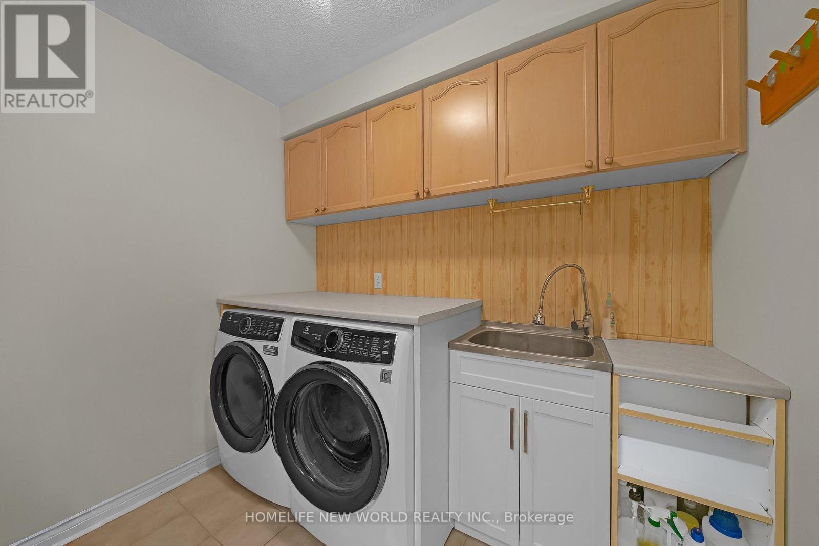 2326 YORKTOWN CIRCLE - 19