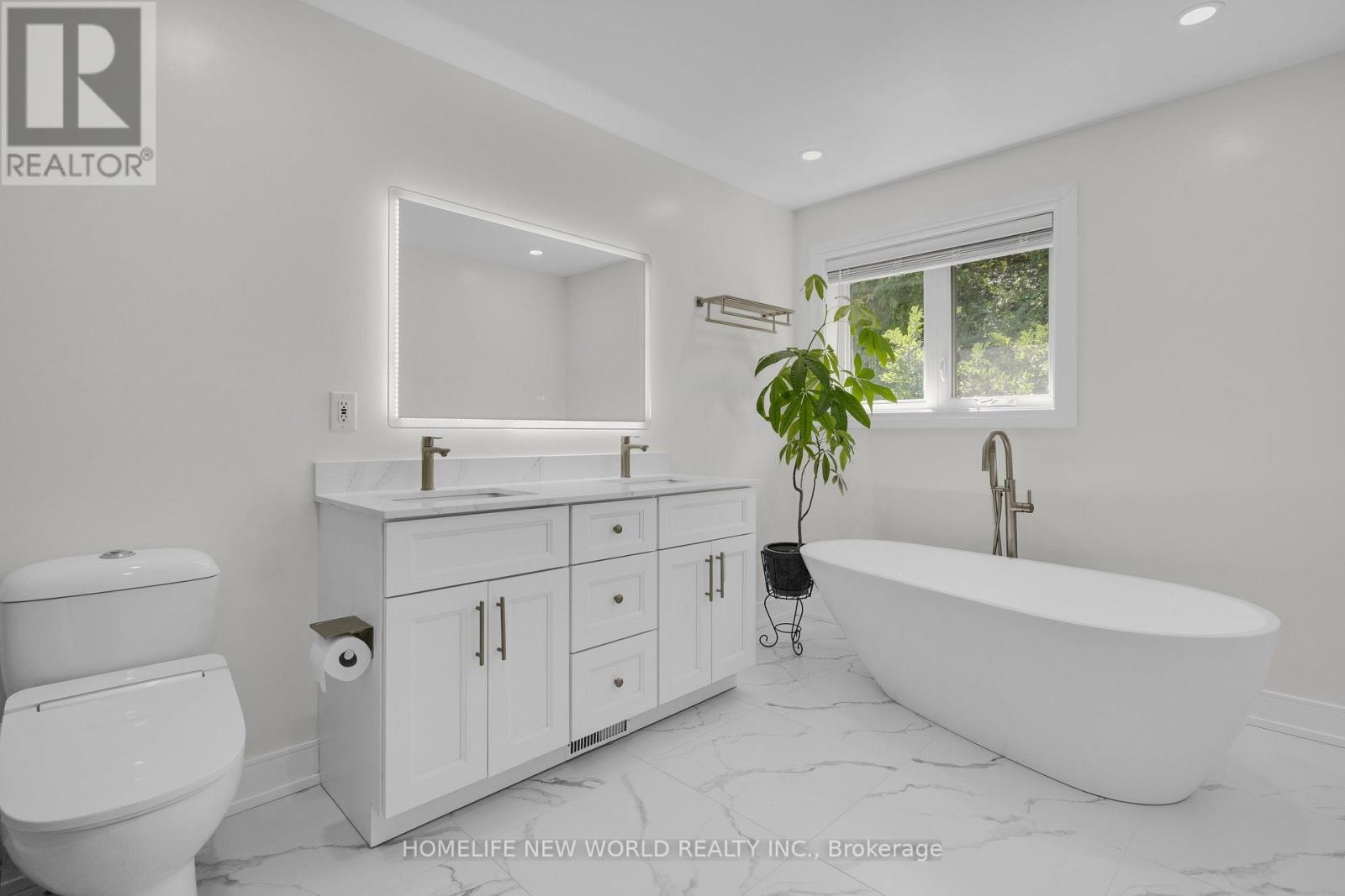 2326 YORKTOWN CIRCLE - 29
