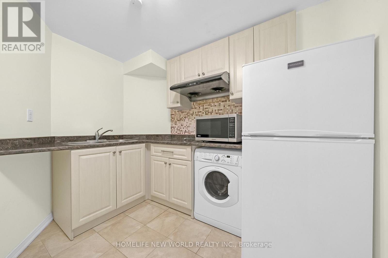 2326 YORKTOWN CIRCLE - 41