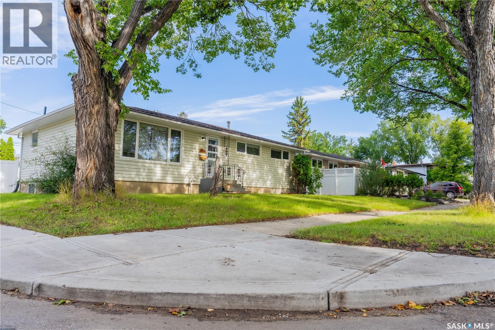 4414 England ROAD, Regina Saskatchewan — photo 2