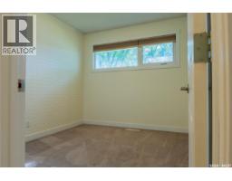 Kitchen - 4414 England Road, Regina, SK S4R4P3 Photo 9