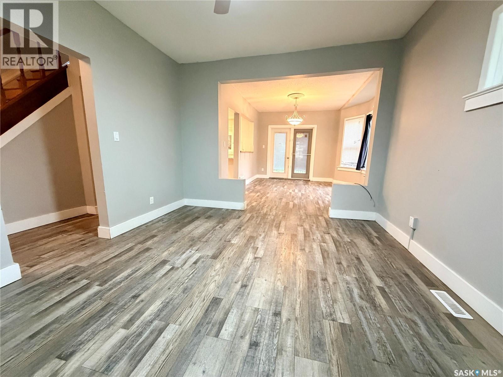 1158 104th STREET, North Battleford — photo 3