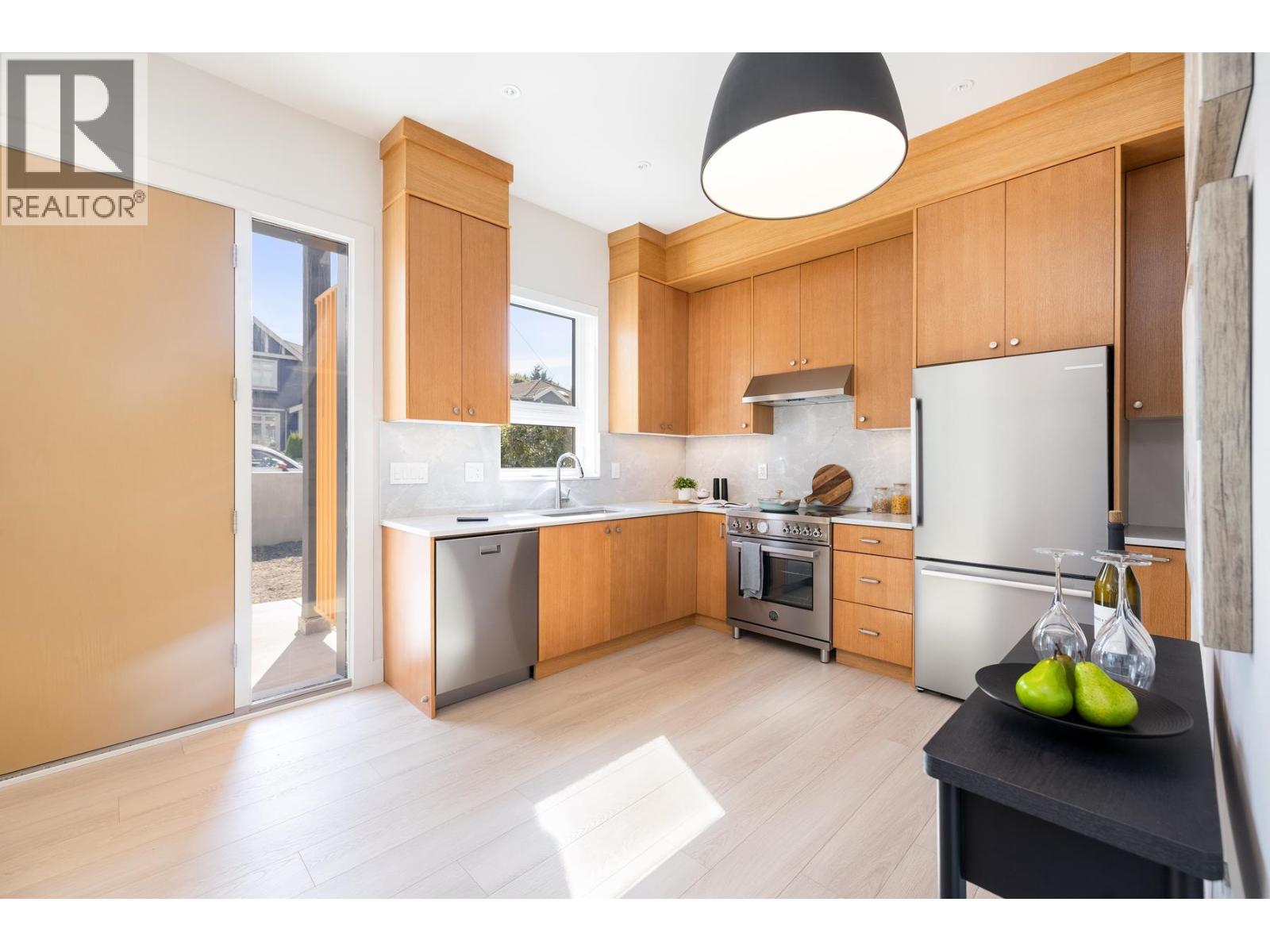 1 2995 ADANAC STREET, Vancouver — photo 3