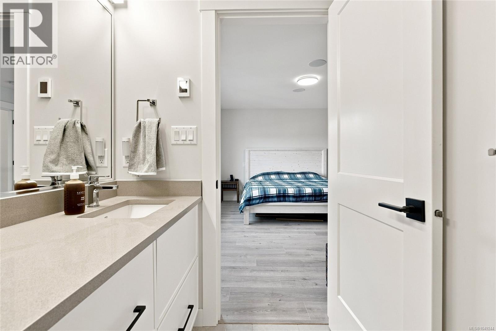 1212 Moonstone Loop - Image 25