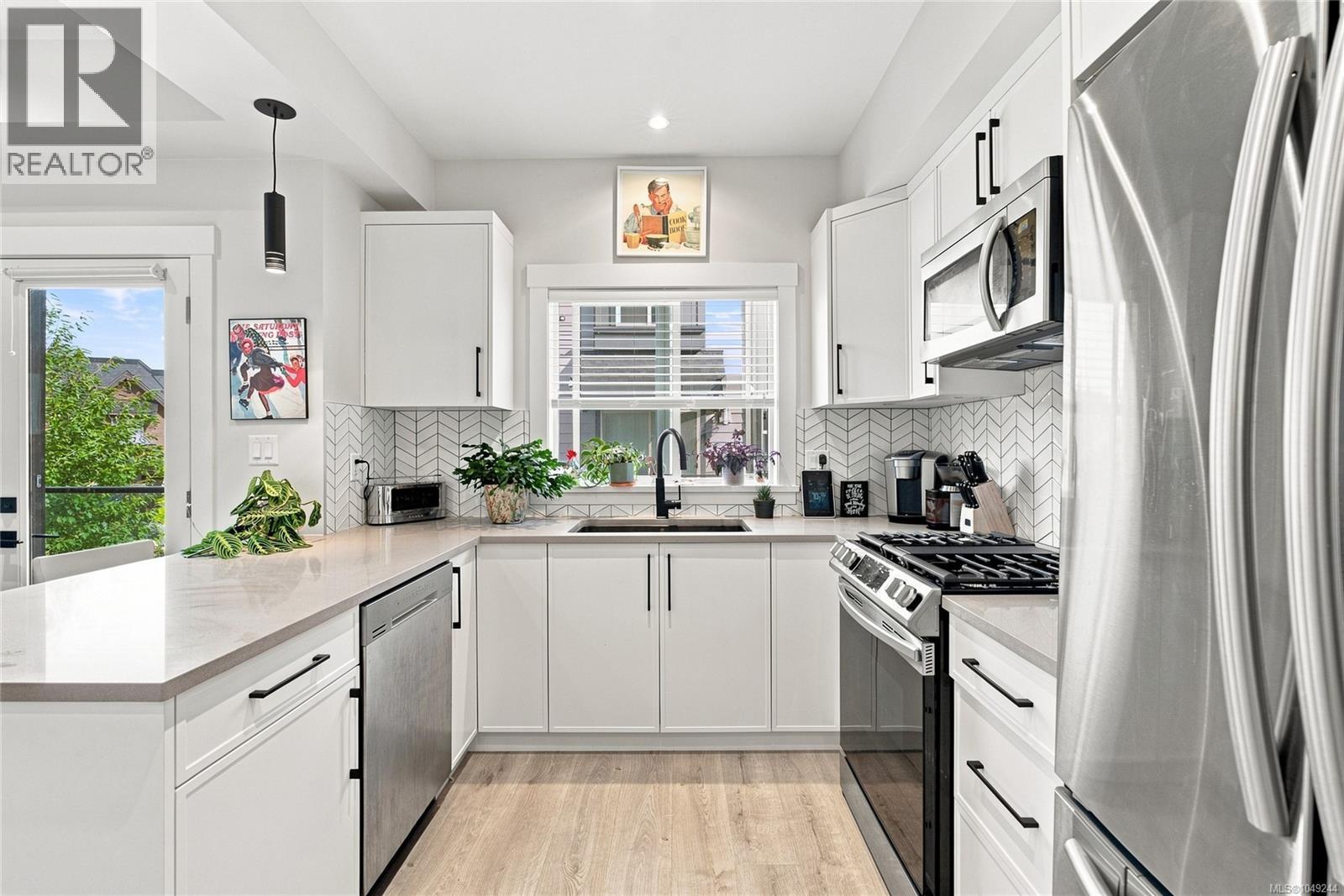 1212 Moonstone Loop - Image 7