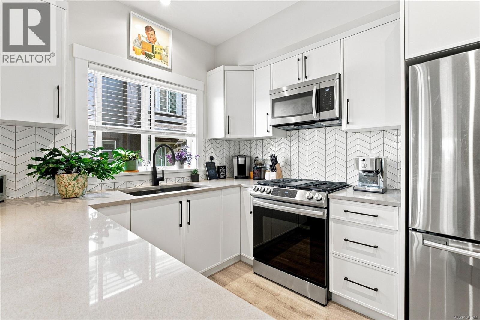 1212 Moonstone Loop - Image 8