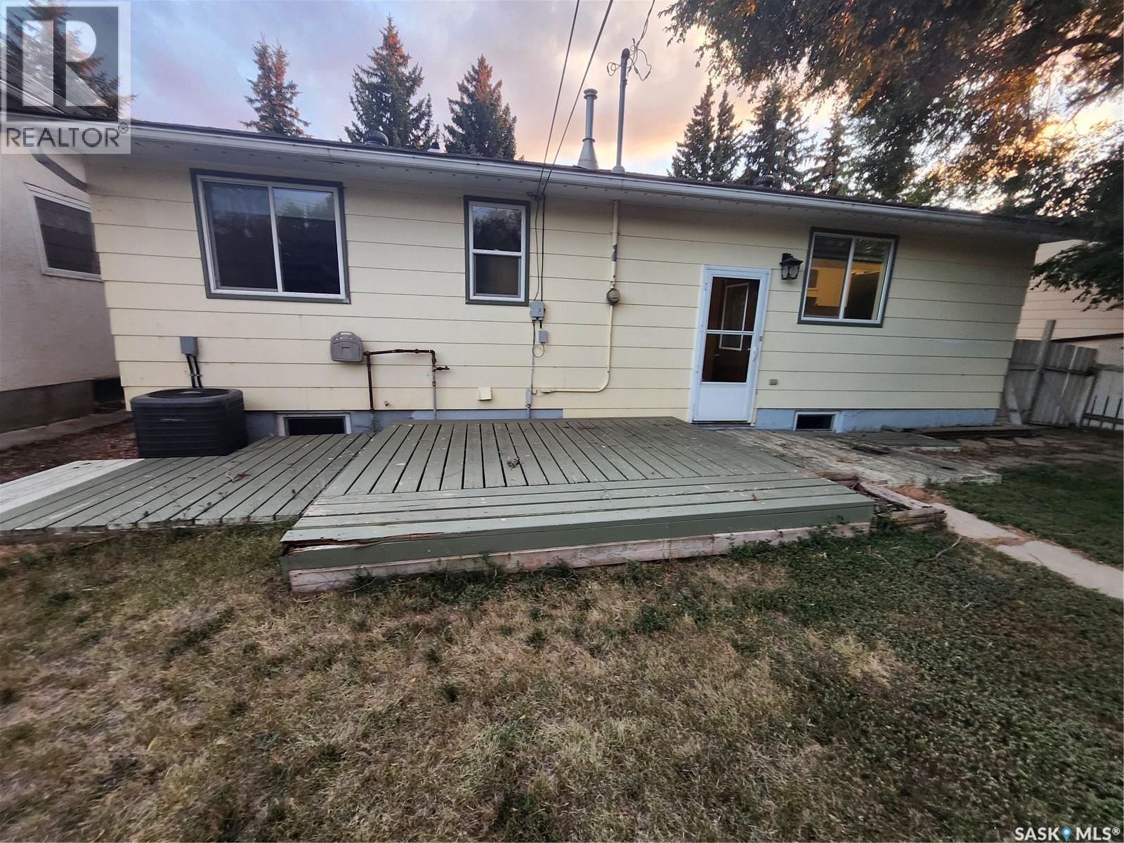 306 3rd AVENUE W, Leader — photo 2