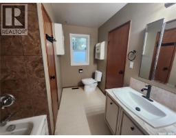 306 3rd Avenue W, Leader, SK S0N1H0 Photo 20