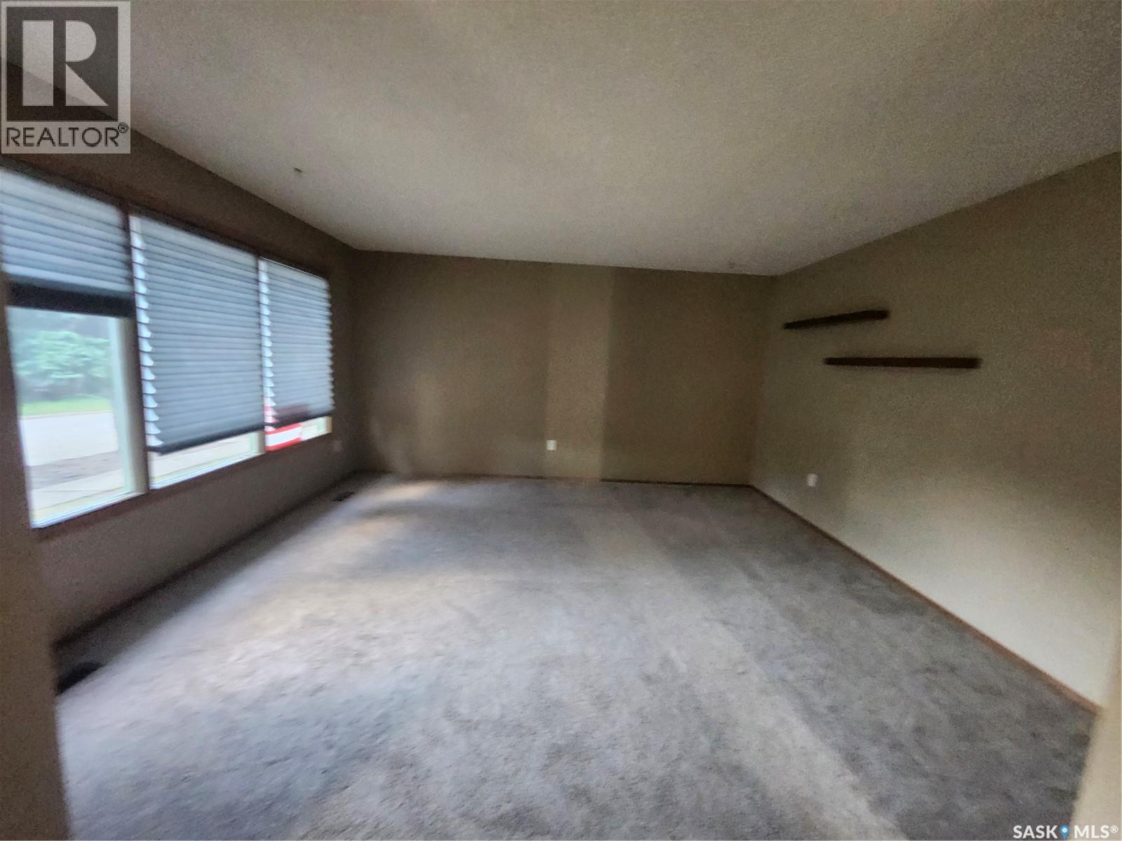 306 3rd AVENUE W, Leader — photo 8
