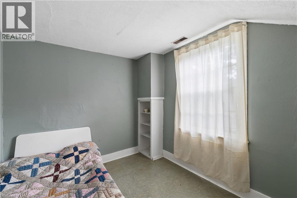 53 CAPRON Street - 14