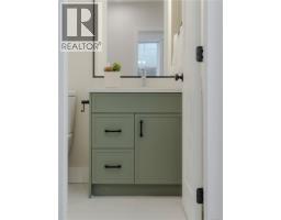 3 1830 Allenby St, Saanich, BC V8R3B7 Photo 14