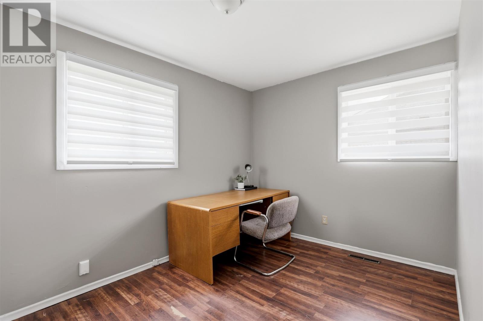 1572 Wellington ST E - 10