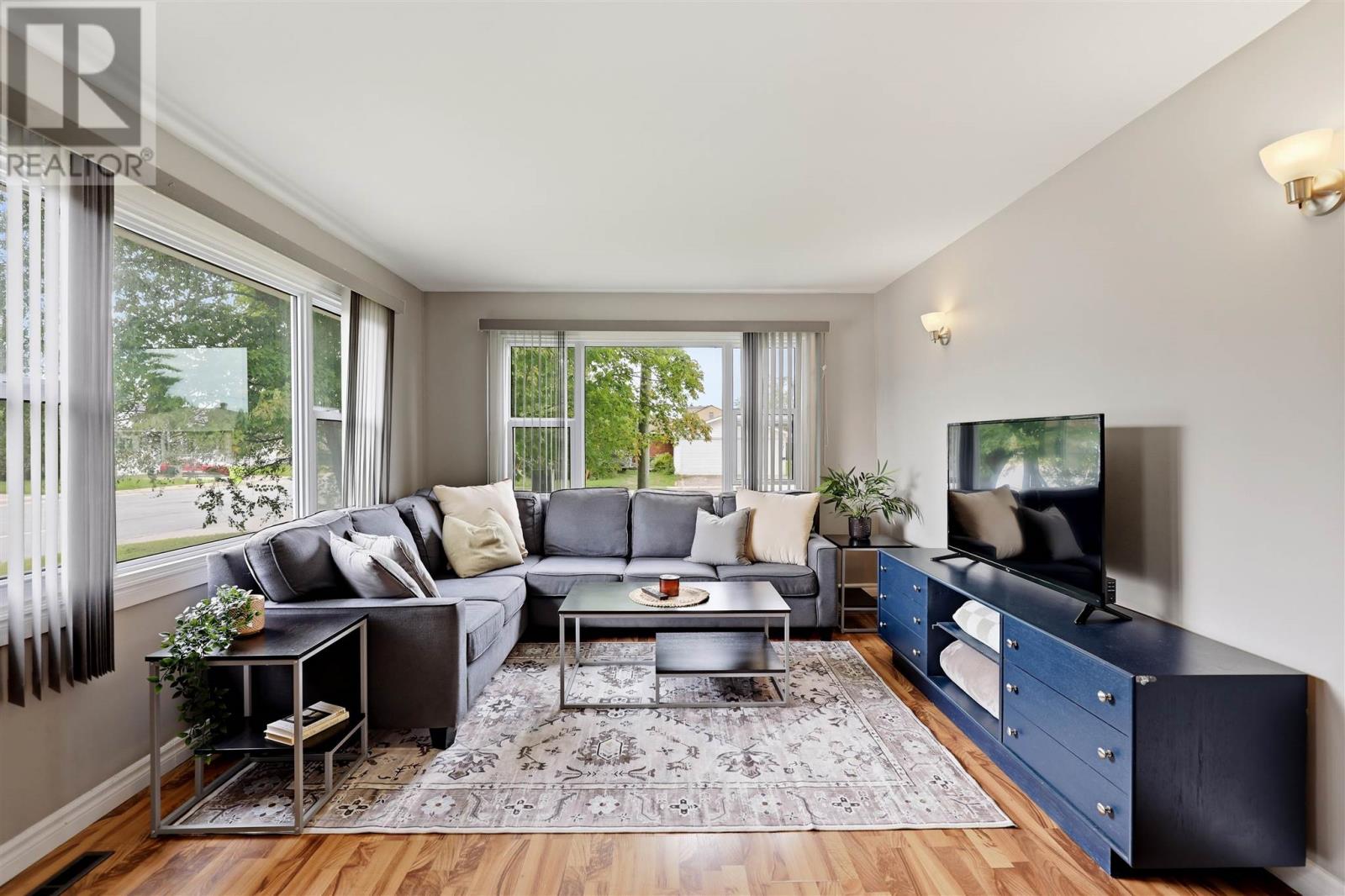 1572 Wellington ST E - 5