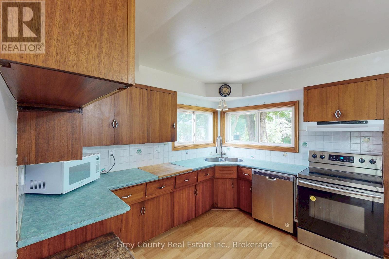235341 GREY 13 ROAD - 15