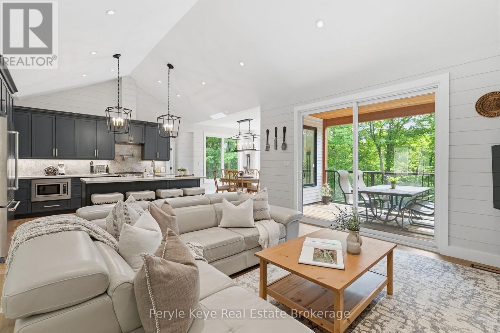 1140 WALKER'S GLENN CRESCENT, Lake of Bays (Sinclair) — photo 2