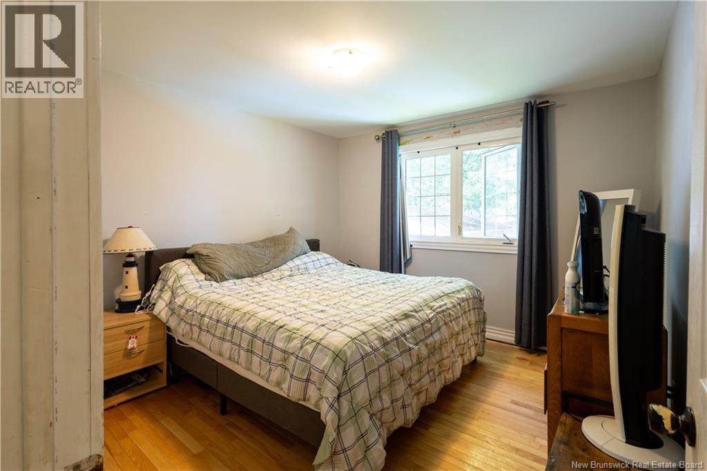14 Brewster Street - 13