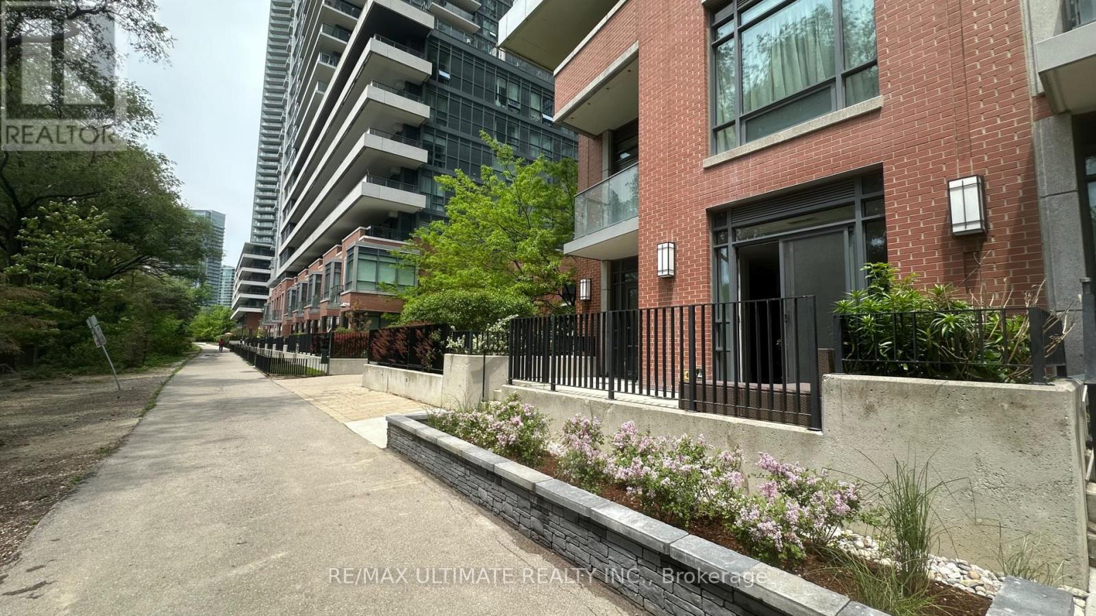#TH1 2212 LAKE SHORE BOULEVARD W - 17