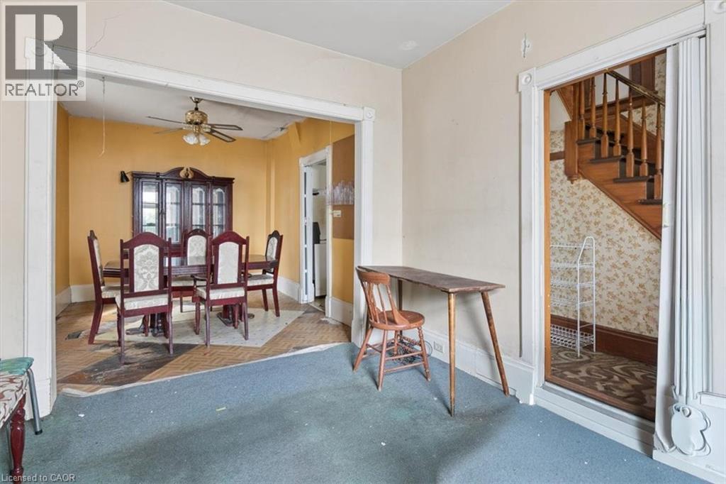 427 DUKE Street W - 13